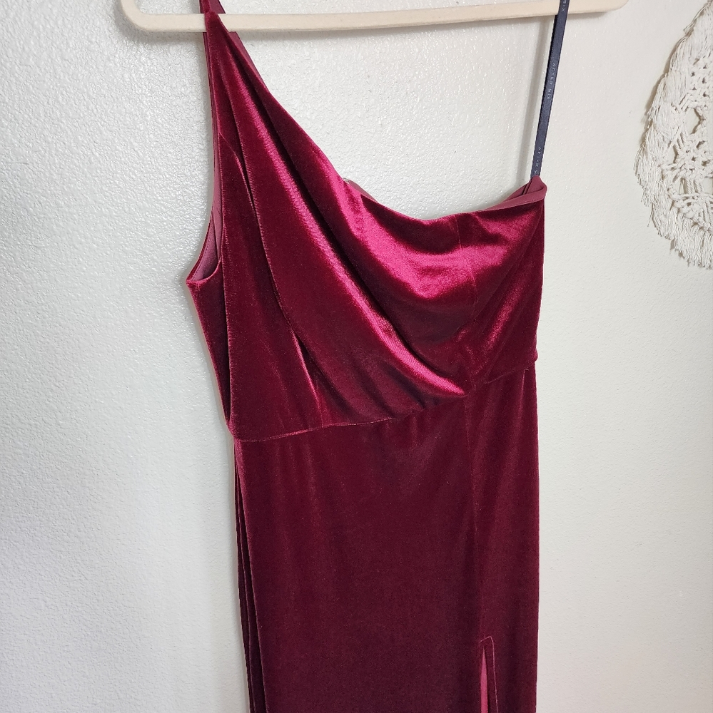 After Six One-Shoulder Spaghetti Strap Velvet Maxi Dress In Cabernet Size 10 NWT - Picture 3 of 10